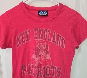 Junk Food Women's small New England Patriots shirt